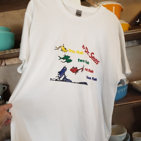 Gildan Tops - Dr. Seuss Fish Iron-on Tshirt Size Large